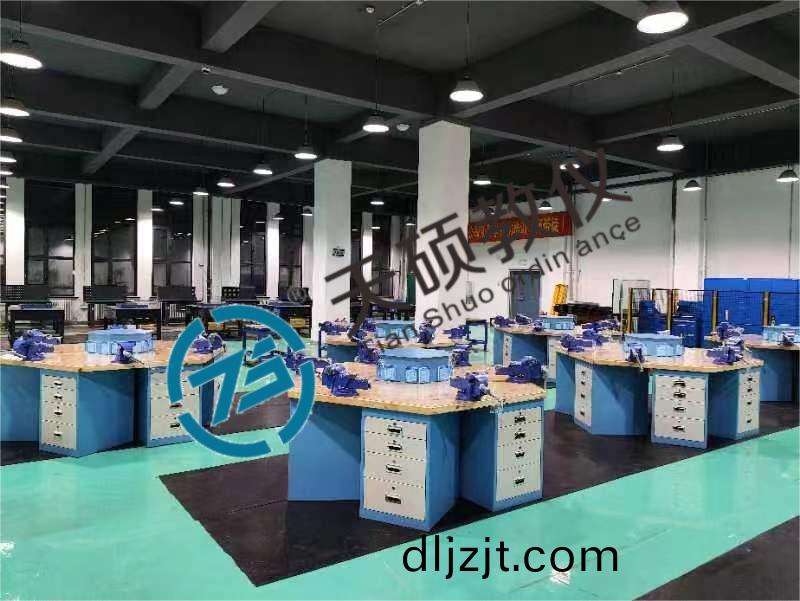 鉗工(gong)與糢具實訓(xun)室(shi)