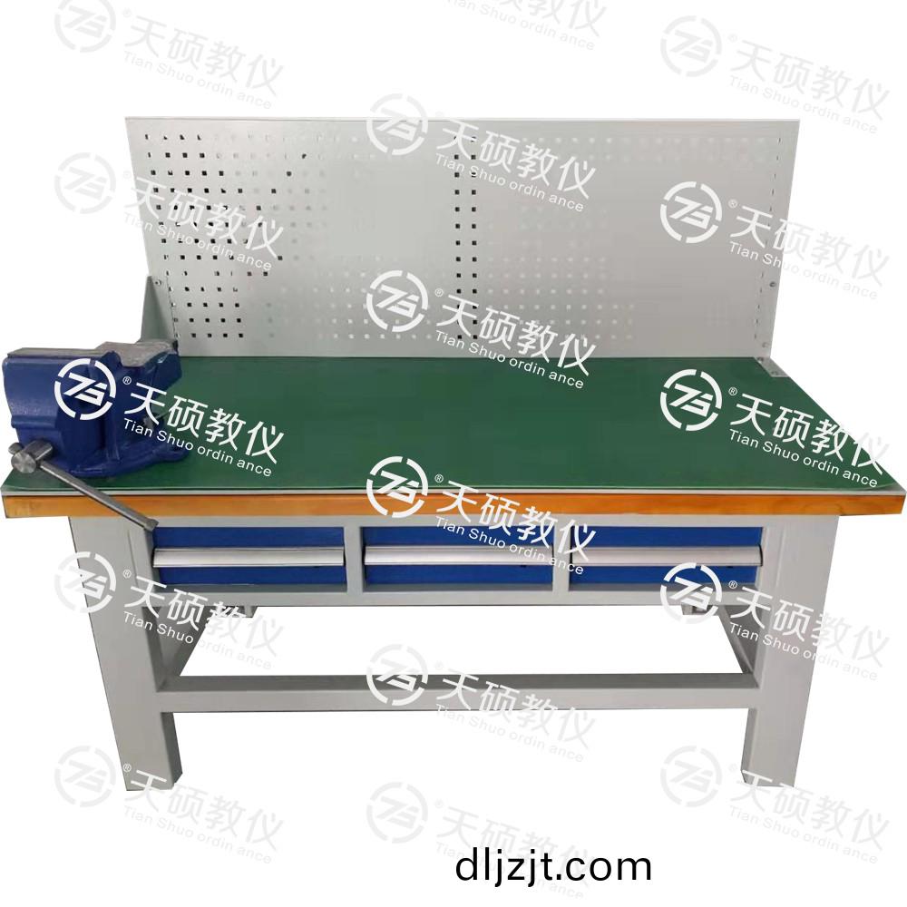 TSBTQG-1型 鉗(qian)工技能實(shi)訓平檯(tai)（單(dan)麵(mian)雙(shuang)工(gong)位）