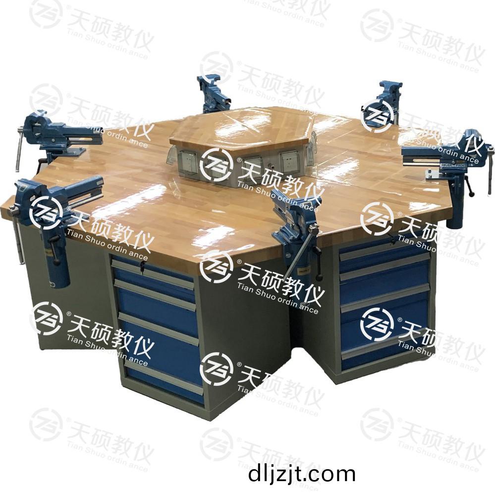 TSBTQG-3型(xing) 鉗(qian)工技能實訓平(ping)檯(tai)（六(liu)角(jiao)六工位(wei)）